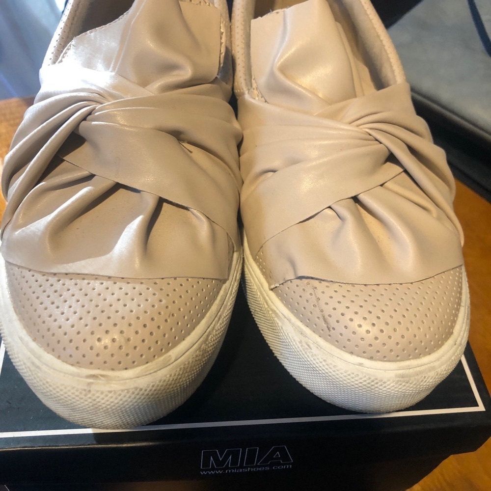 Blush slipping sneakers